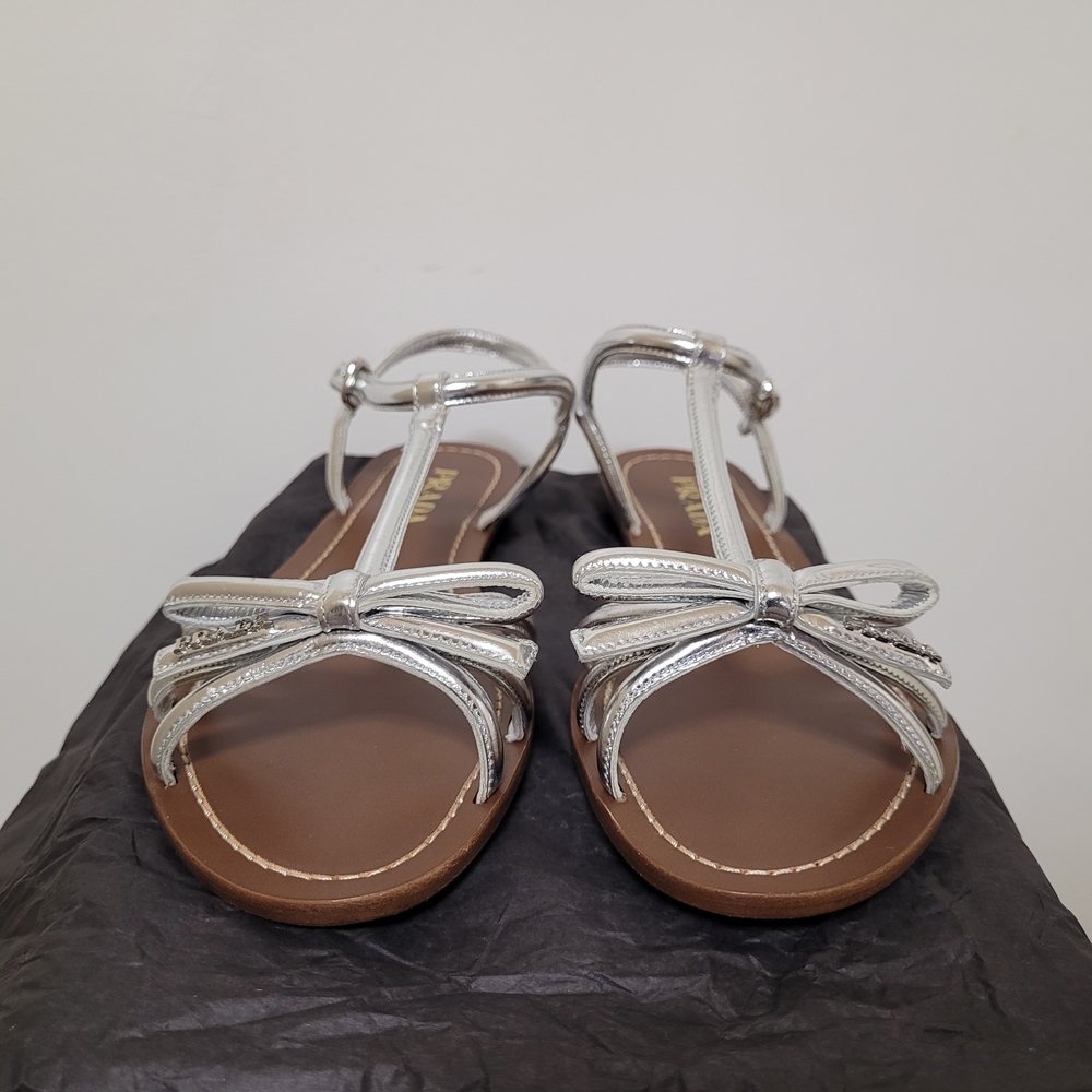 New Prada Leather Bow Logo Silver Sandals - Picture 2 of 11